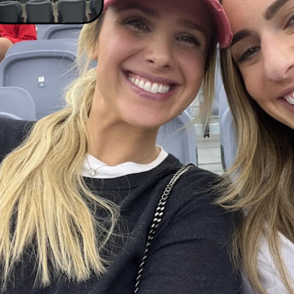 Meet your Posher, Mallory - Picture 1 of 8